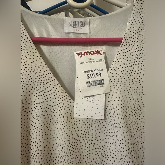 Dress With Tags ๐ Price Negotiable ๐ต - Picture 3 of 4